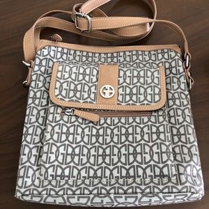 NWOT Giani Bernini Block Signature Crossbody Bag/Purse in Khaki